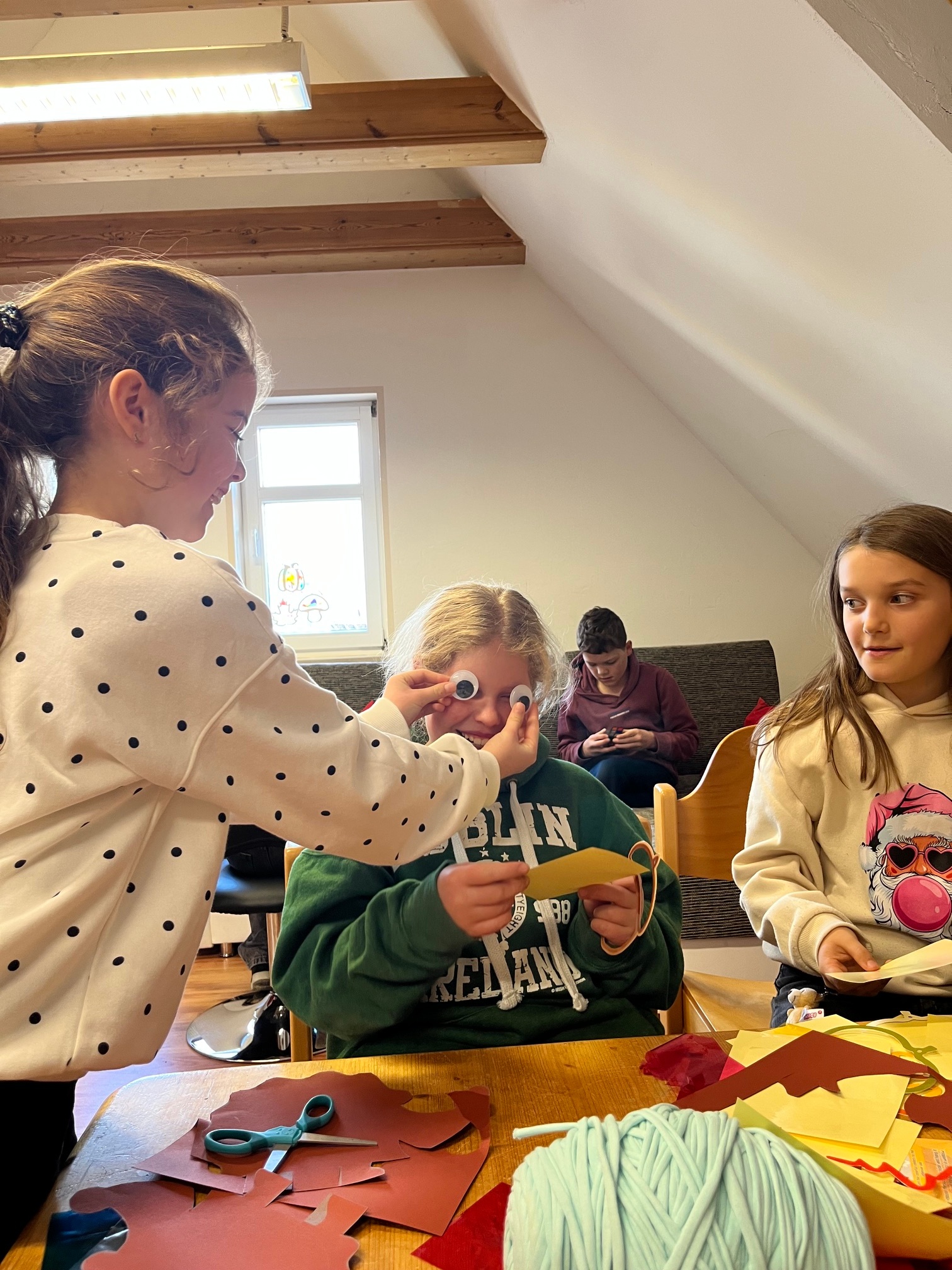 Bastelspaß mit lustigen Wackelaugen
