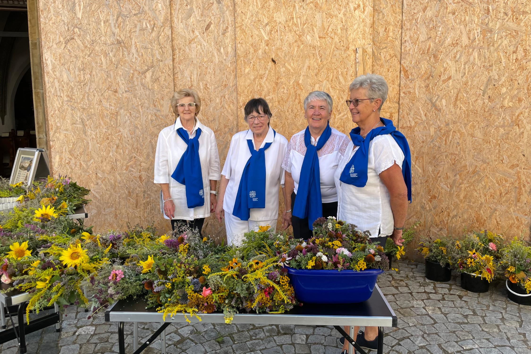 Frauenbund verkauft Kräuterbuschen 2026