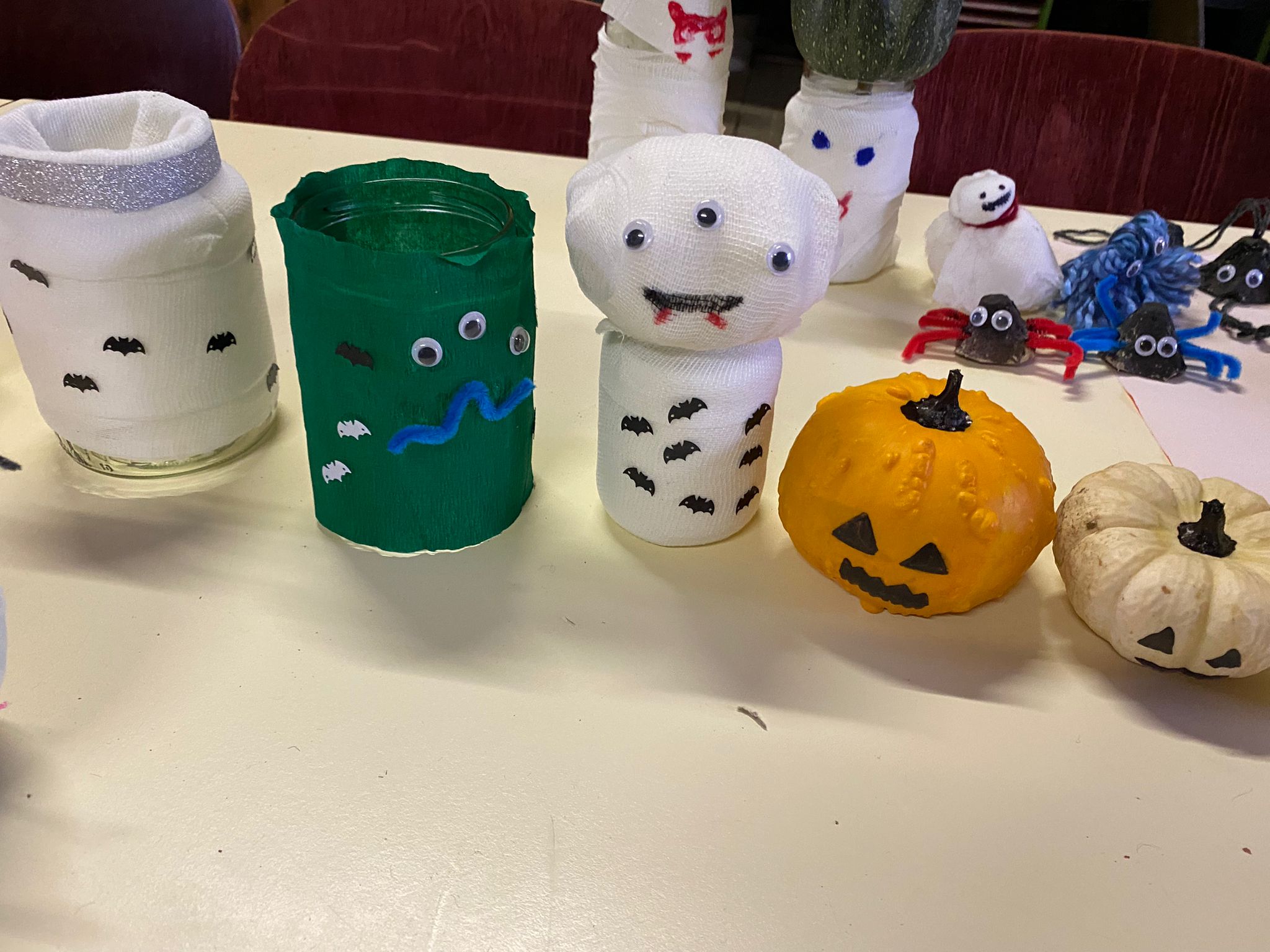 KidsTreff Oktober 2023: Halloween-Basteln