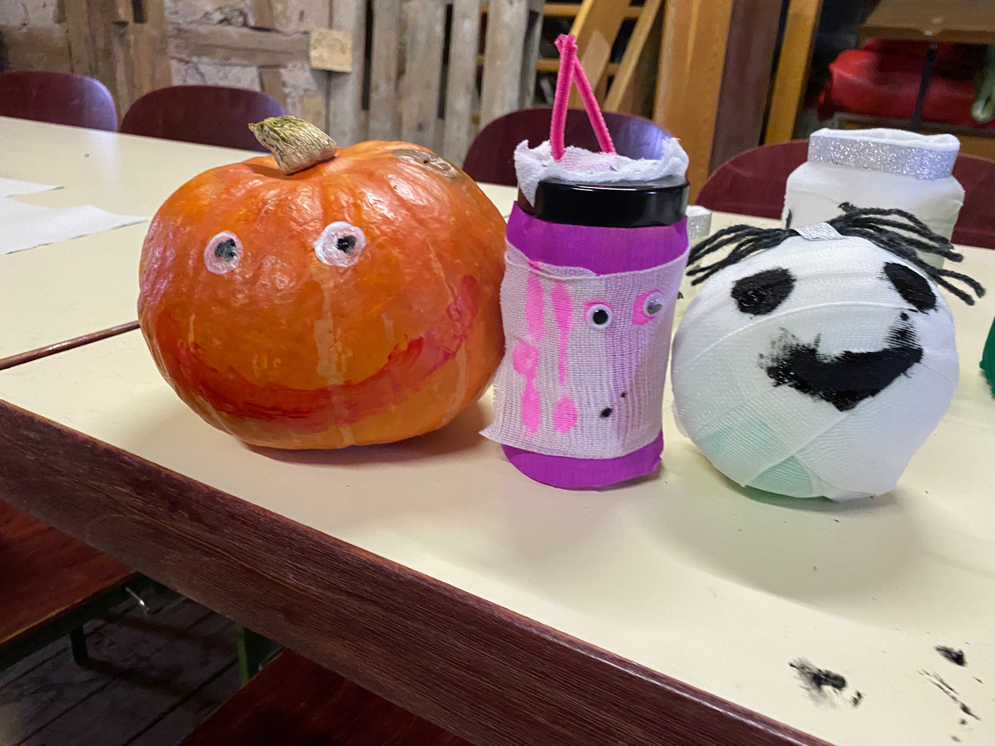 KidsTreff Oktober 2023: Halloween-Basteln