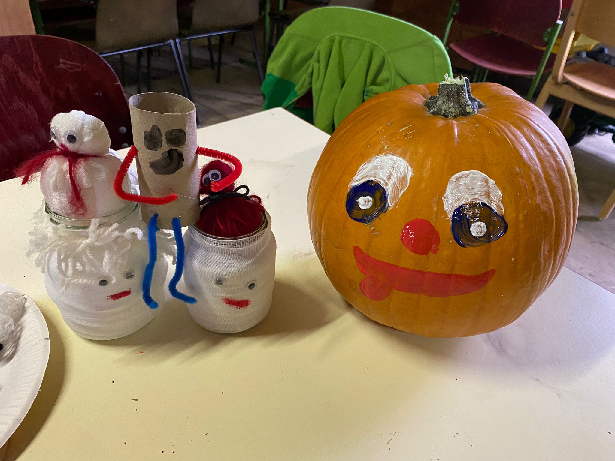 KidsTreff Oktober 2023: Halloween-Basteln
