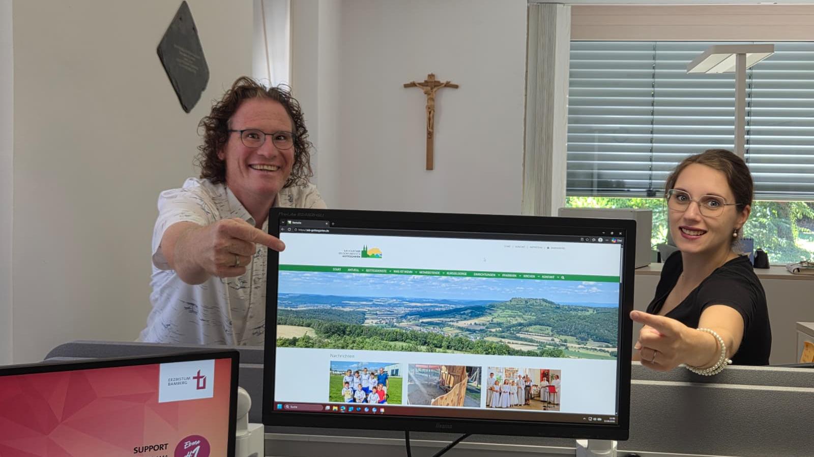 Haben die Neugestaltung der Website über mehrere Monate hinweg gemeinsam begleitet: Gemeindereferent Matthias Beck und Svenja Lange, Mitarbeiterin für Öffentlichkeitsarbeit.