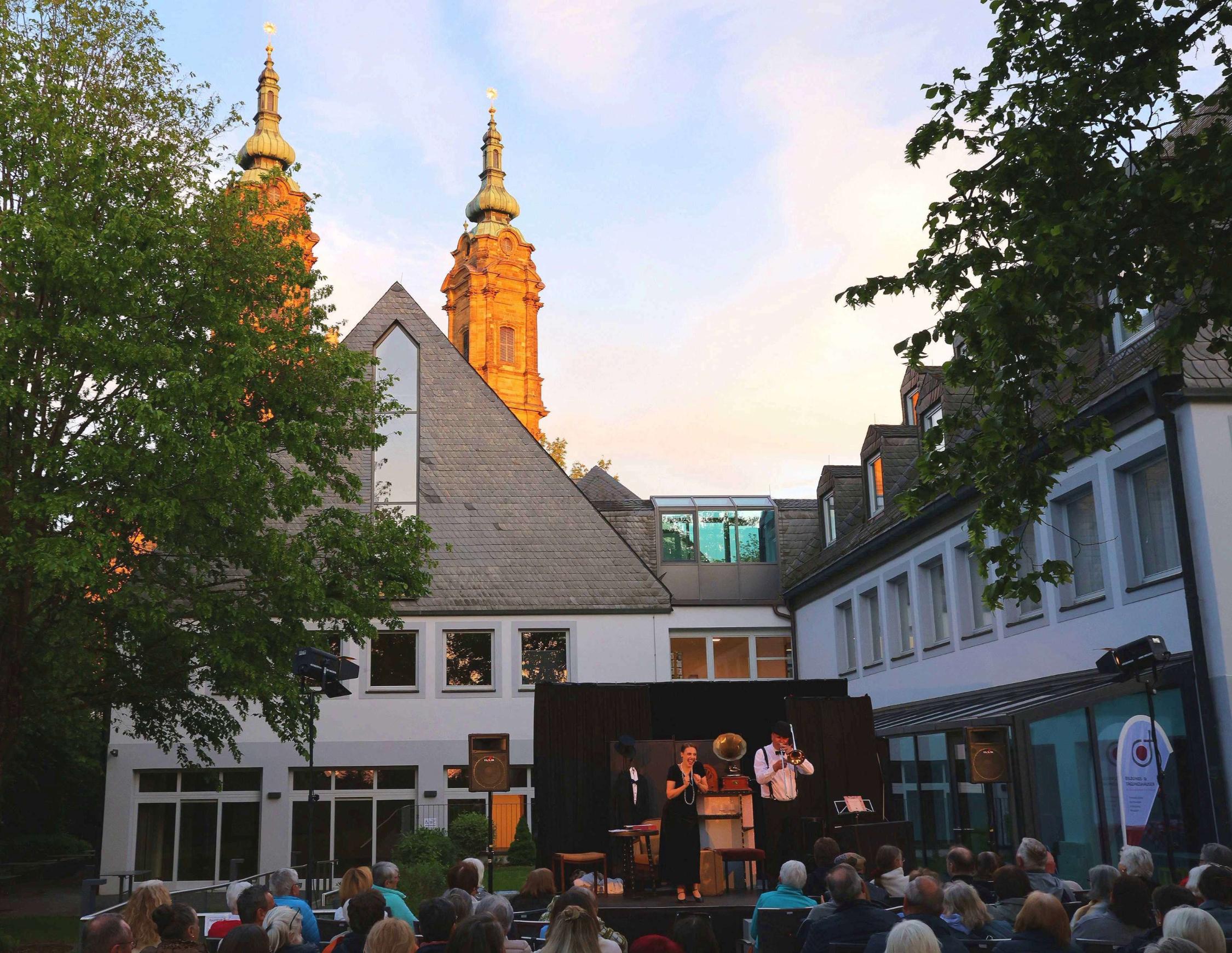 In der Bar zum Grammophon – Fränkischer Theatersommer