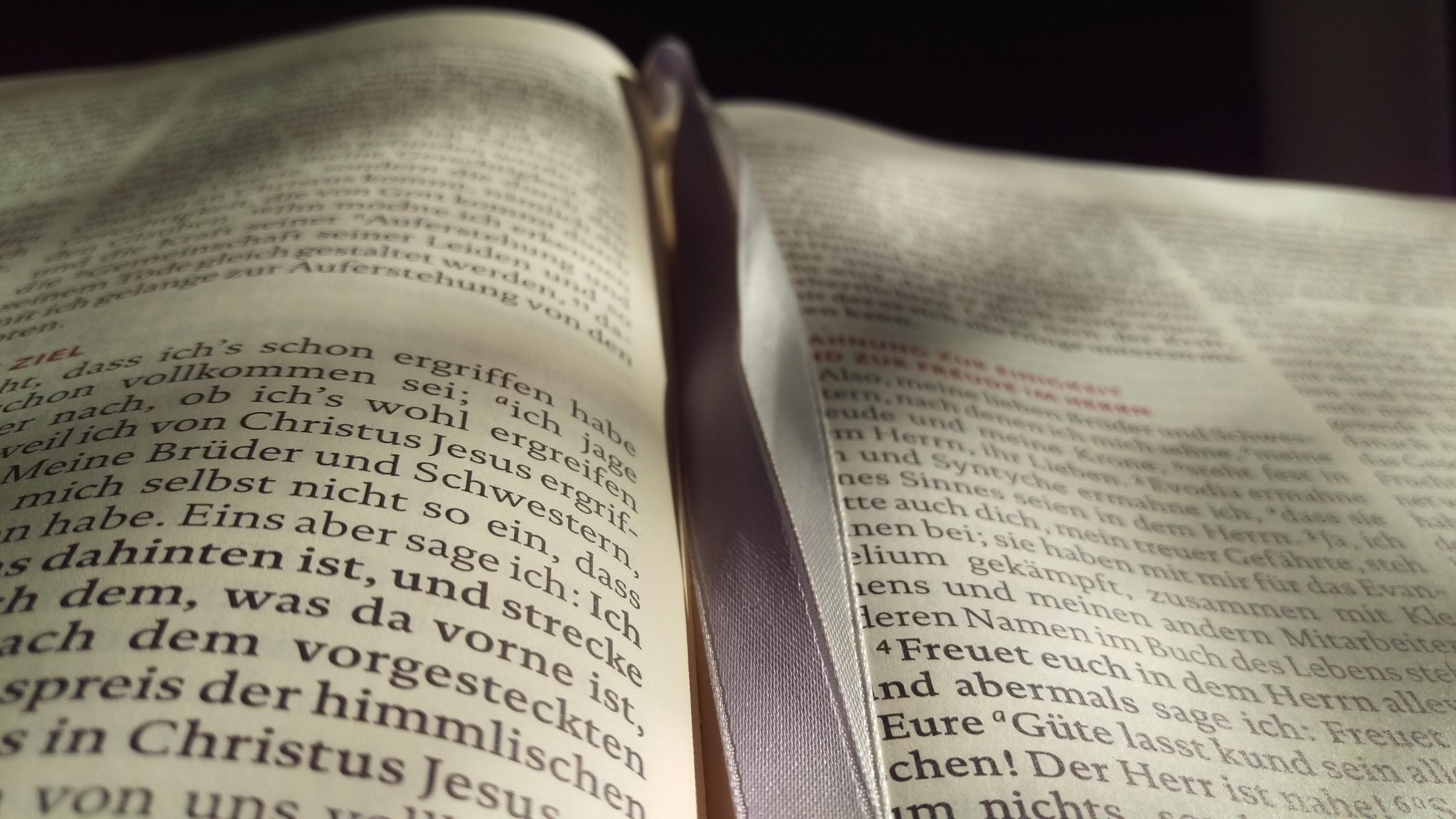 aufgeschlagene Bibel